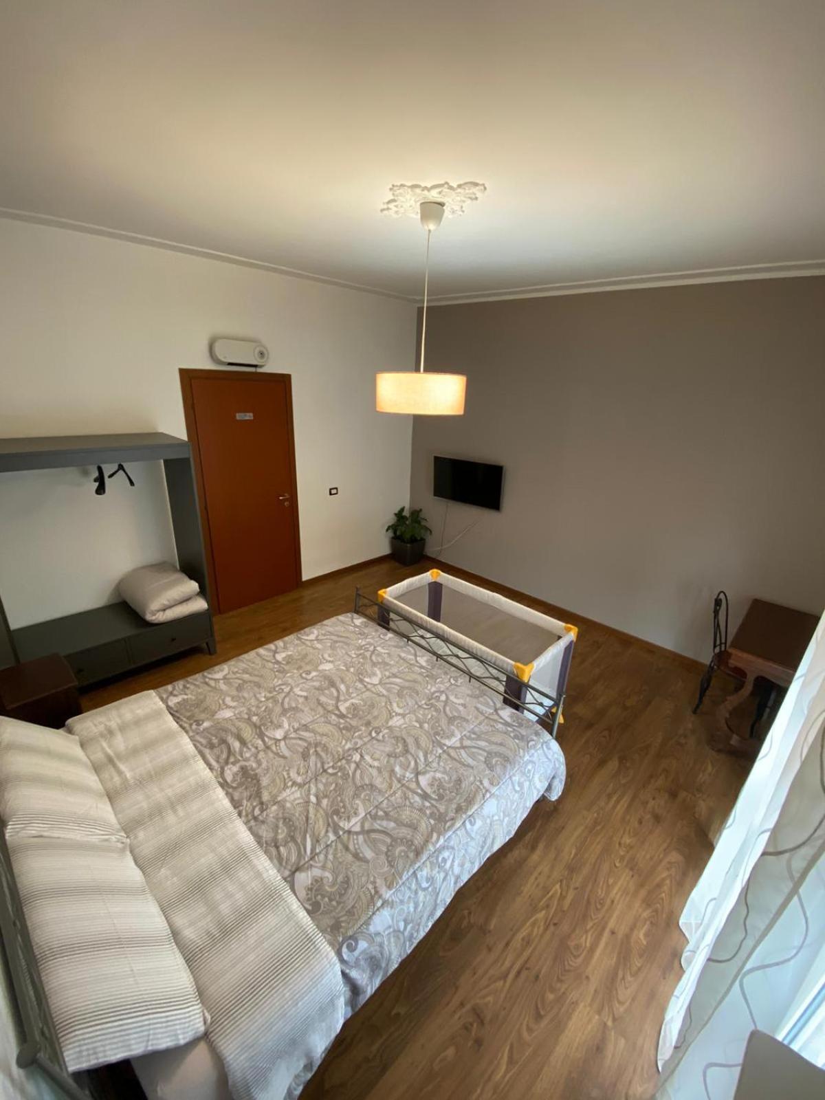 Hlux Oi Affiₜₜacaₘere Hotel Piacenza Luaran gambar